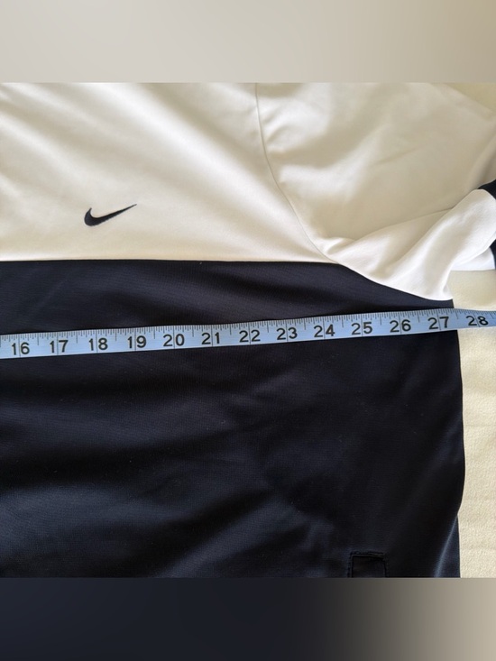 Nike Men’s White and Navy Colorblock Windbreaker Jacket - Picture 9 of 11